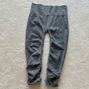 Gray Tek Gear leggings in great condition.